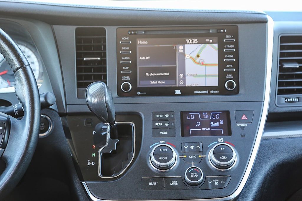 Thumbnail: 2019 Toyota Sienna - 20
