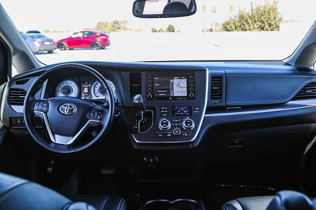 Thumbnail: 2019 Toyota Sienna - 2