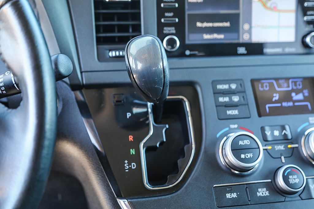 Thumbnail: 2019 Toyota Sienna - 13