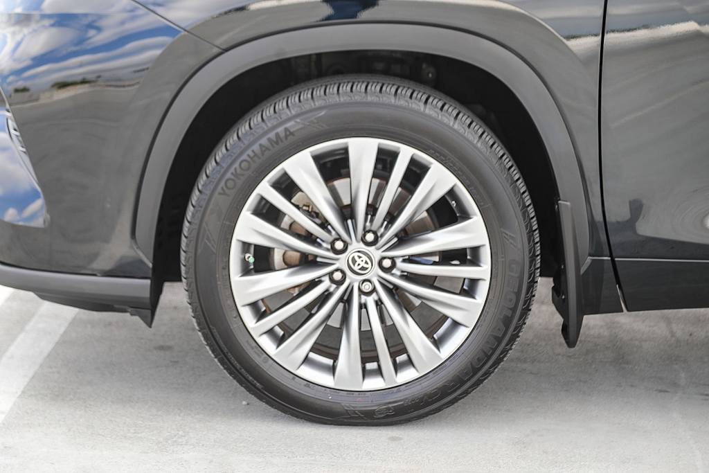 Thumbnail: 2022 Toyota Highlander - 6
