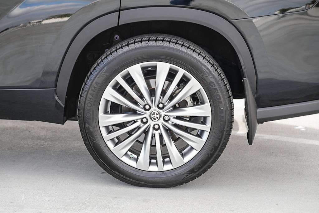 Thumbnail: 2022 Toyota Highlander - 19