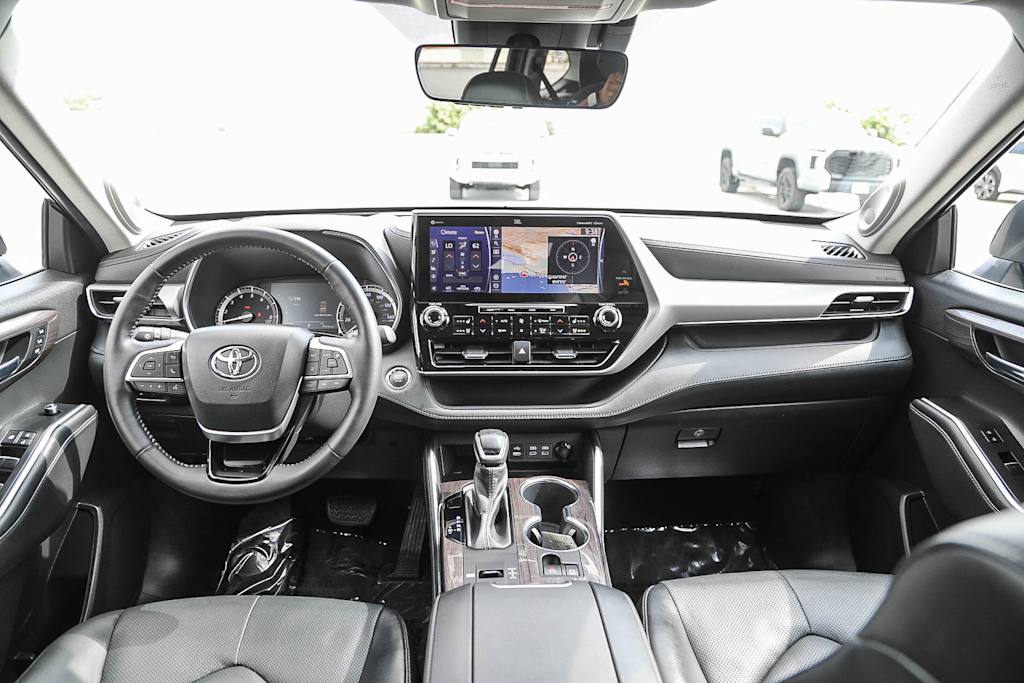 Thumbnail: 2022 Toyota Highlander - 2