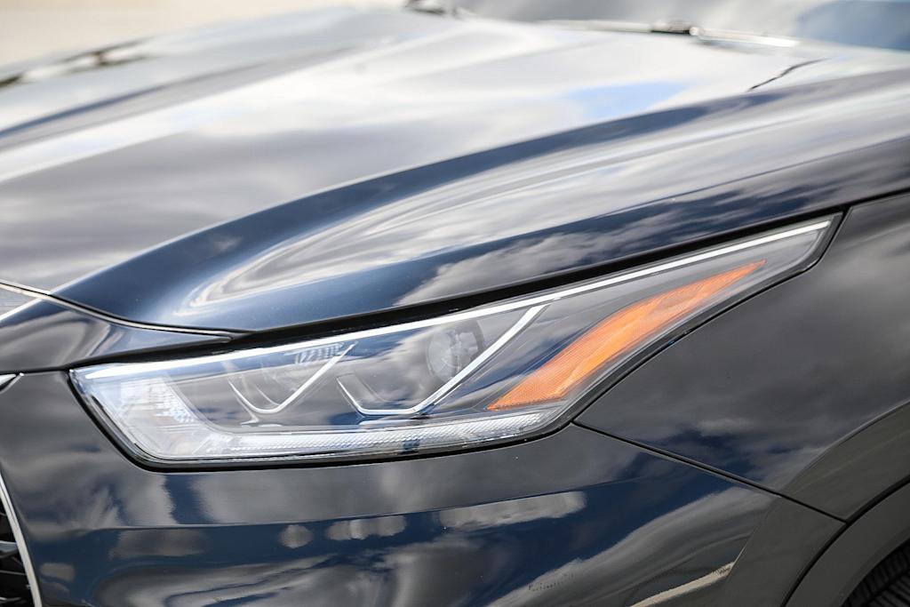 Thumbnail: 2022 Toyota Highlander - 17