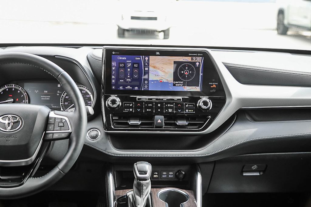 Thumbnail: 2022 Toyota Highlander - 12
