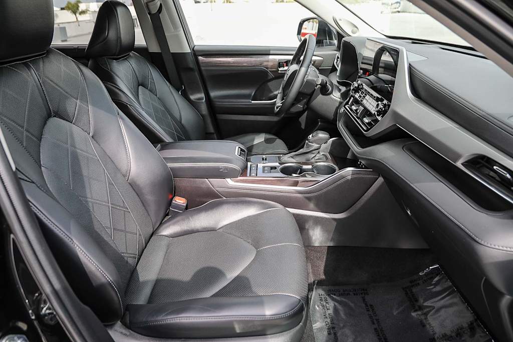 Thumbnail: 2022 Toyota Highlander - 9
