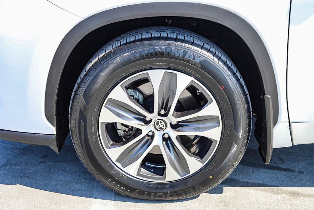 Thumbnail: 2022 Toyota Highlander - 6