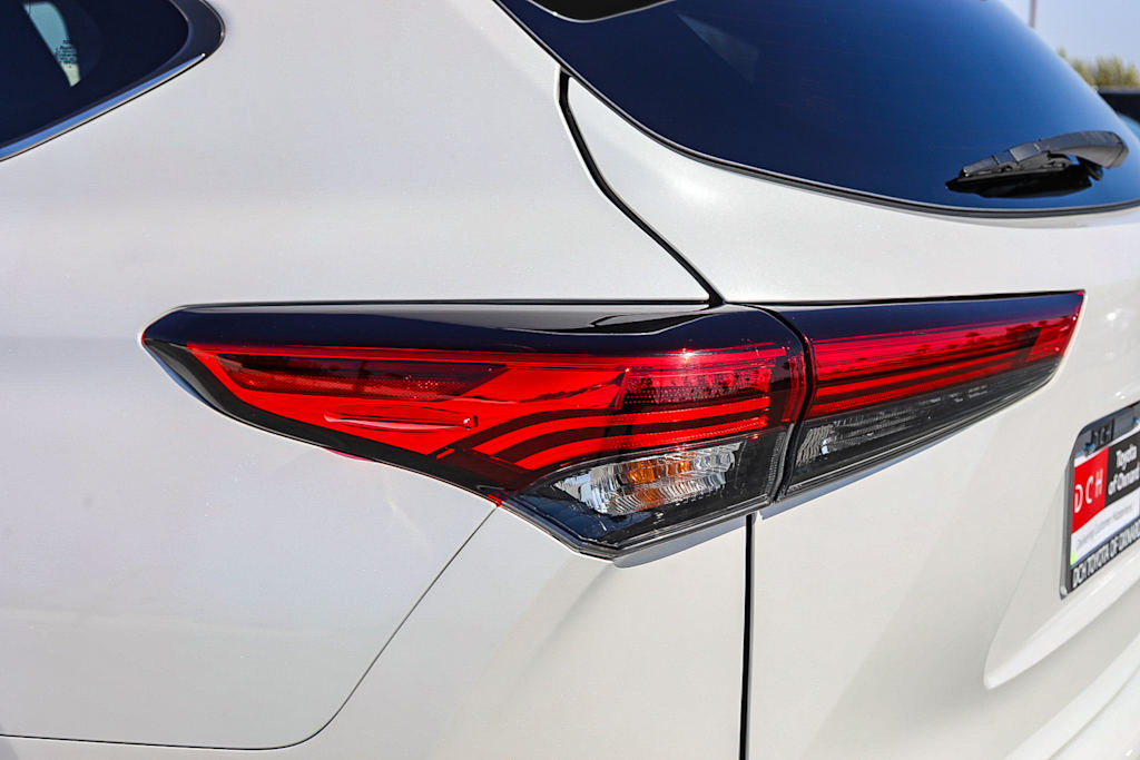 Thumbnail: 2022 Toyota Highlander - 20