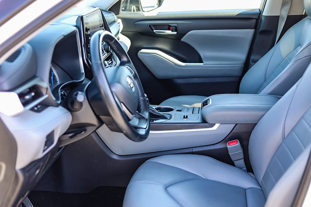 Thumbnail: 2022 Toyota Highlander - 10