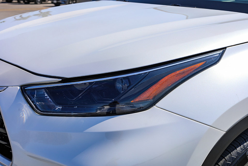 Thumbnail: 2022 Toyota Highlander - 19
