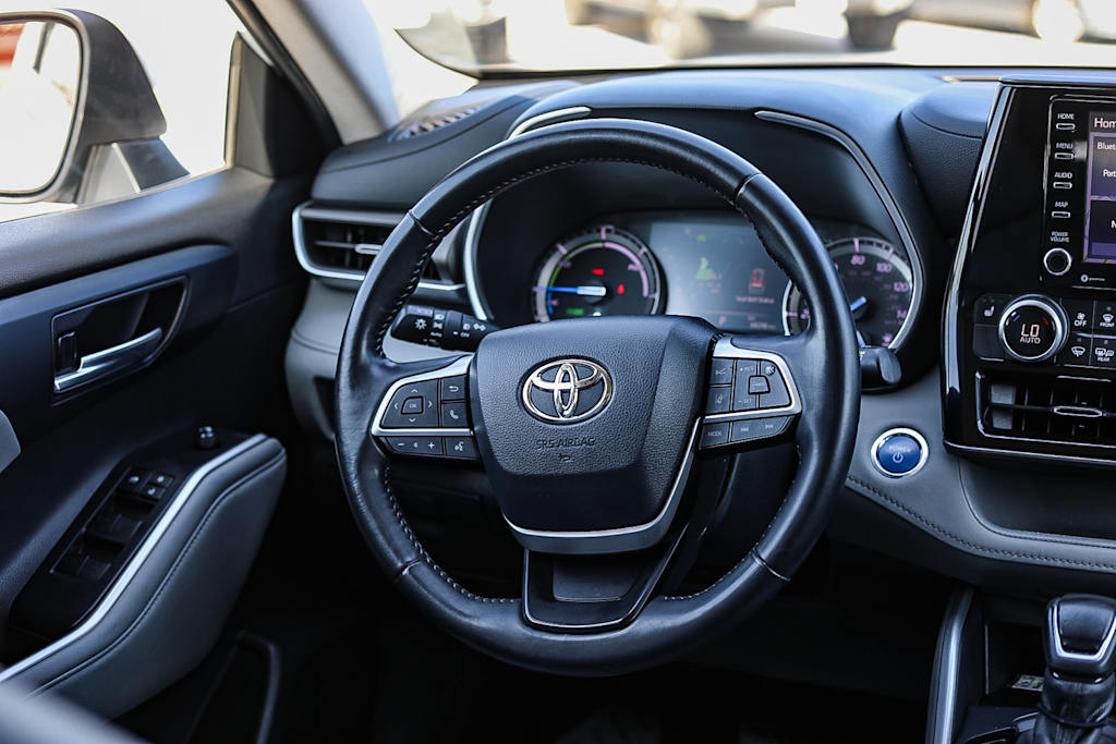 Thumbnail: 2022 Toyota Highlander - 8