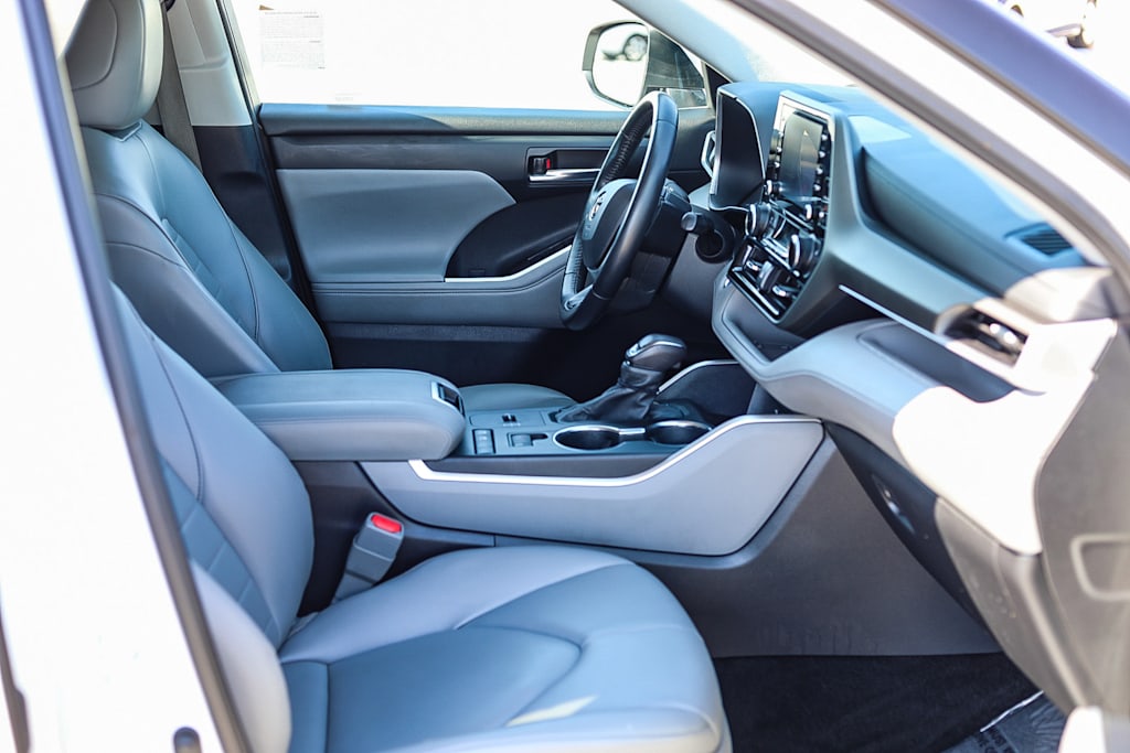 Thumbnail: 2022 Toyota Highlander - 9