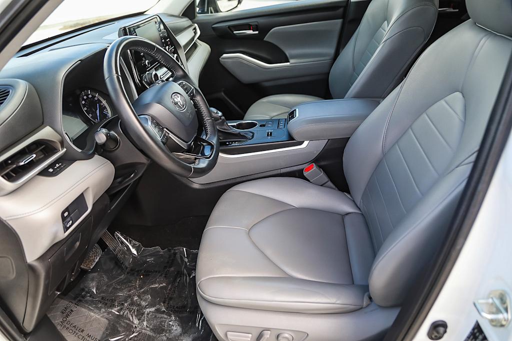 Thumbnail: 2020 Toyota Highlander - 10