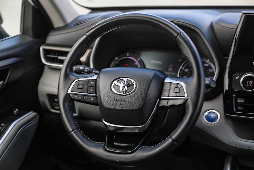 Thumbnail: 2020 Toyota Highlander - 8