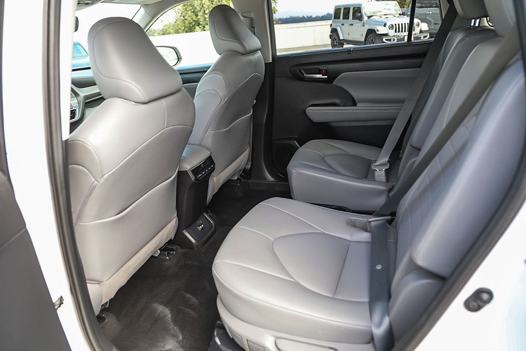 Thumbnail: 2020 Toyota Highlander - 11