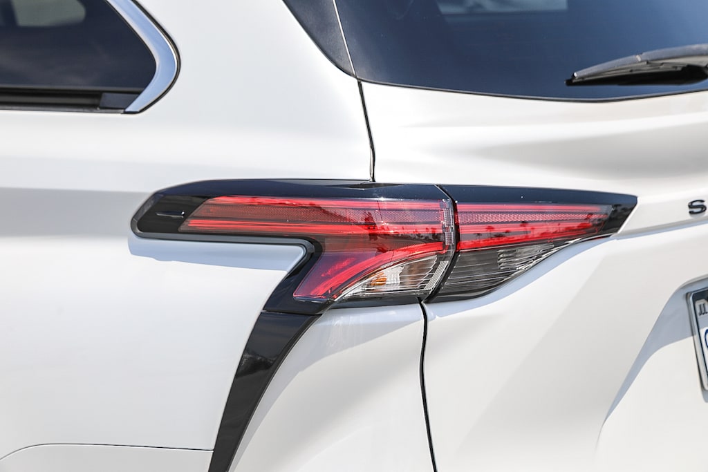 Thumbnail: 2022 Toyota Sienna - 20
