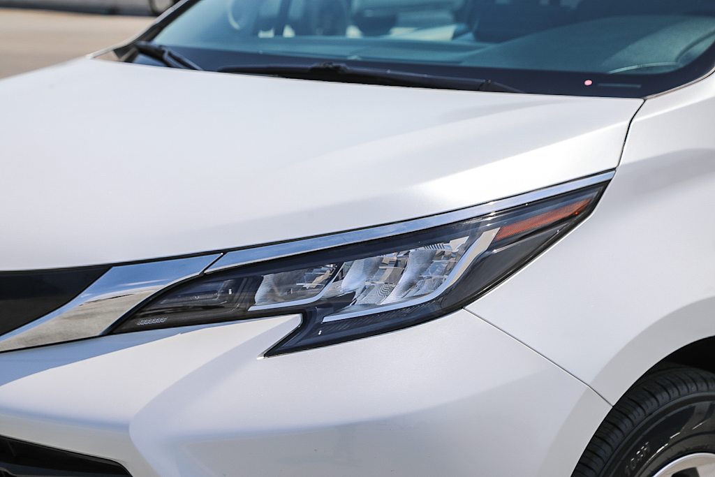 Thumbnail: 2022 Toyota Sienna - 19