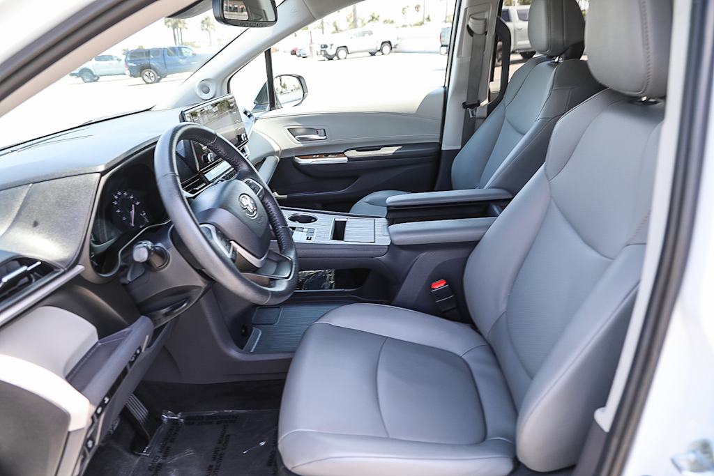 Thumbnail: 2022 Toyota Sienna - 10