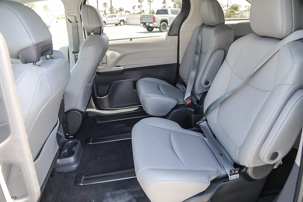 Thumbnail: 2022 Toyota Sienna - 11