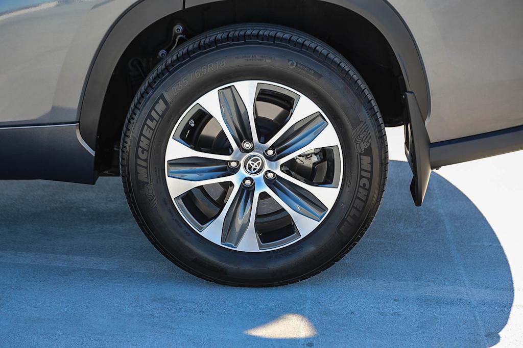 Thumbnail: 2023 Toyota Highlander - 22