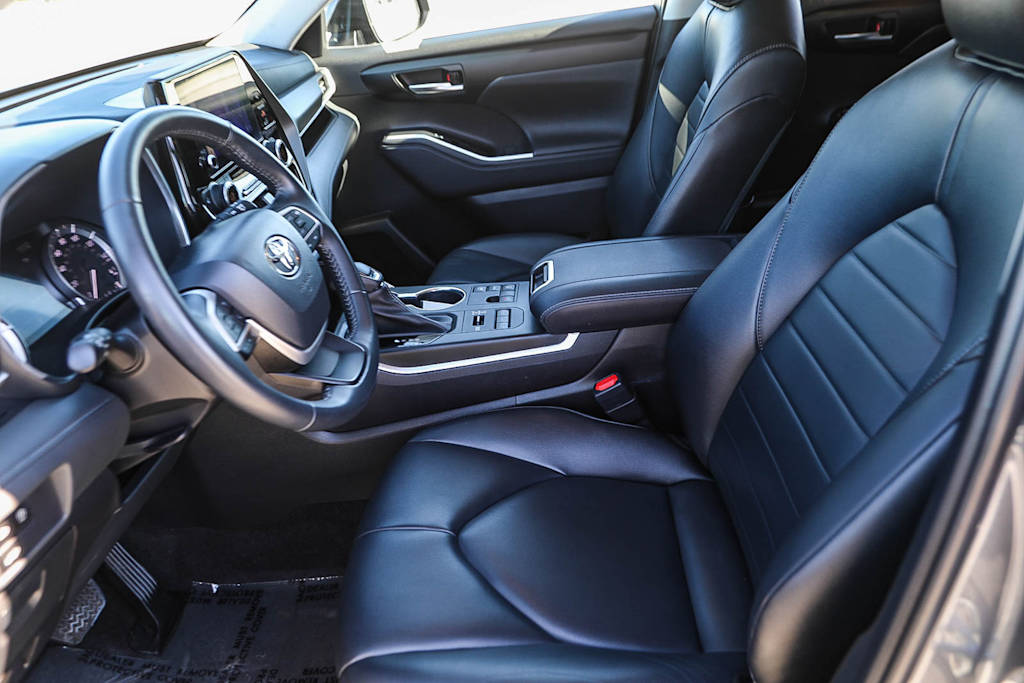 Thumbnail: 2023 Toyota Highlander - 10