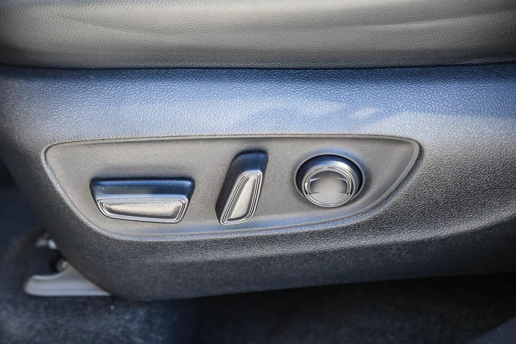 Thumbnail: 2023 Toyota Highlander - 24