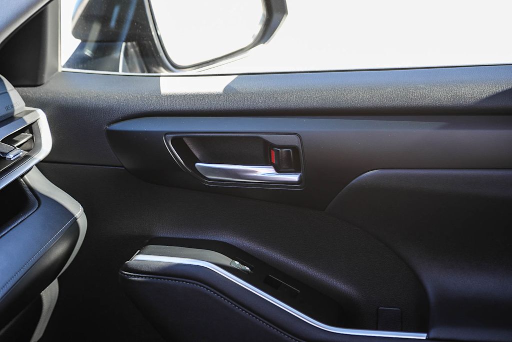 Thumbnail: 2023 Toyota Highlander - 25