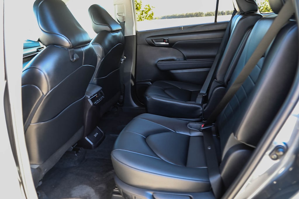 Thumbnail: 2023 Toyota Highlander - 11