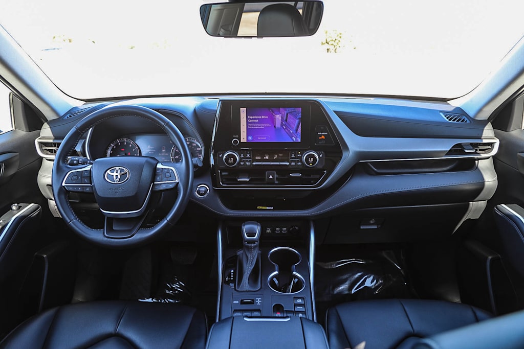 Thumbnail: 2023 Toyota Highlander - 2