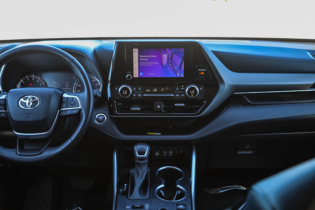 Thumbnail: 2023 Toyota Highlander - 8