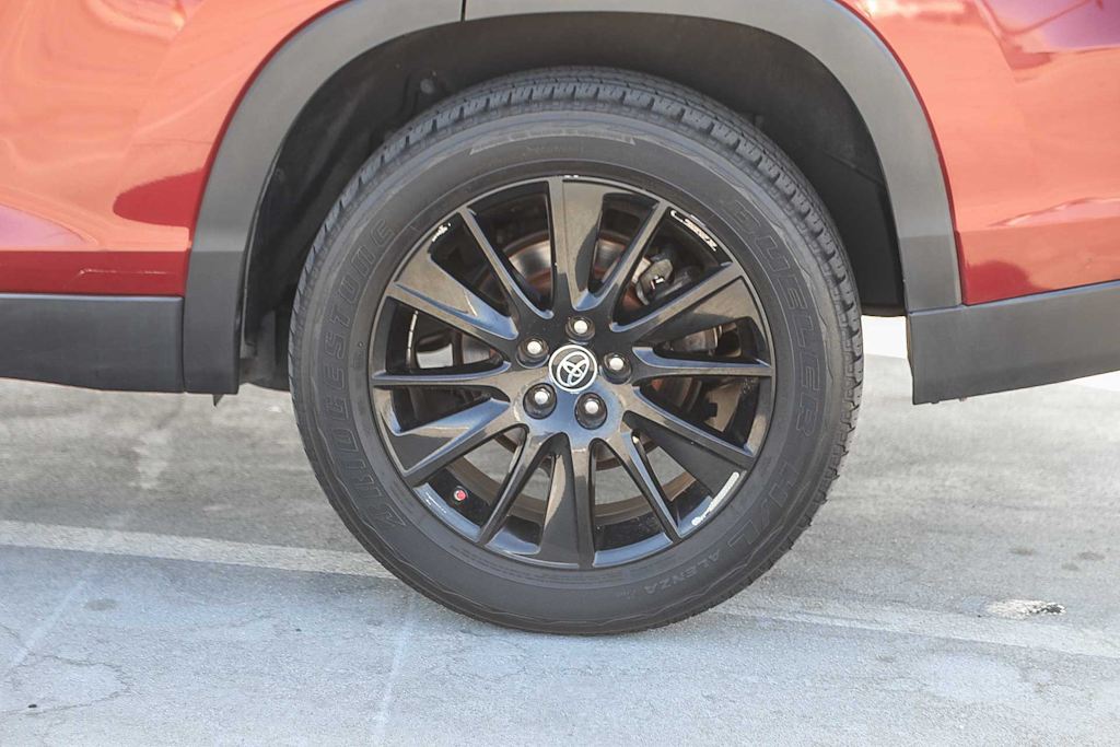Thumbnail: 2019 Toyota Highlander - 21