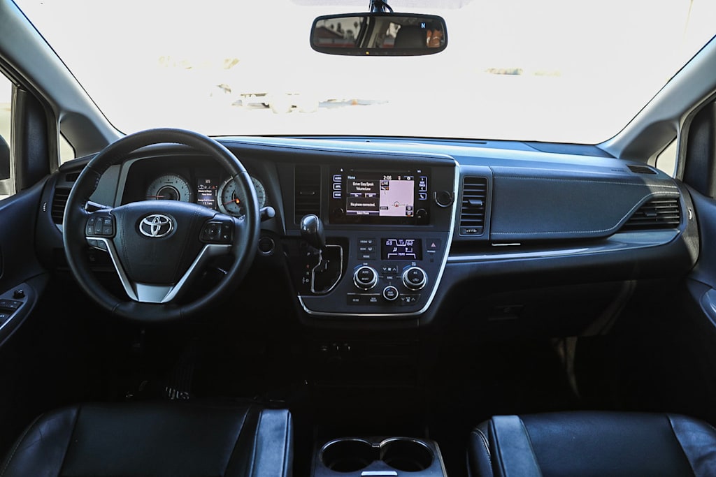 2016 Toyota Sienna SE 2