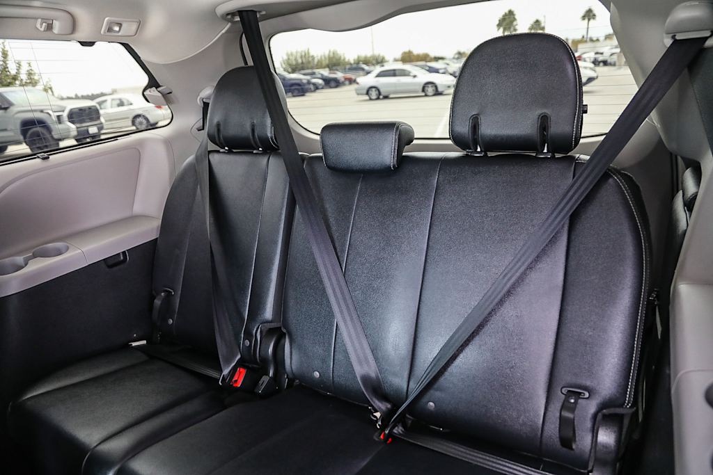 Thumbnail: 2020 Toyota Sienna - 22