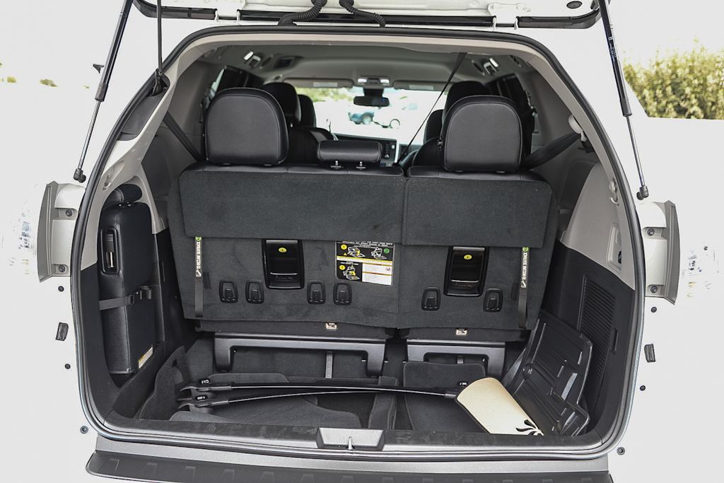 Thumbnail: 2020 Toyota Sienna - 16