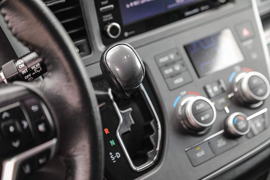 Thumbnail: 2020 Toyota Sienna - 14