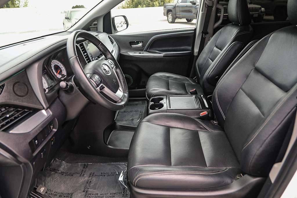 Thumbnail: 2020 Toyota Sienna - 10