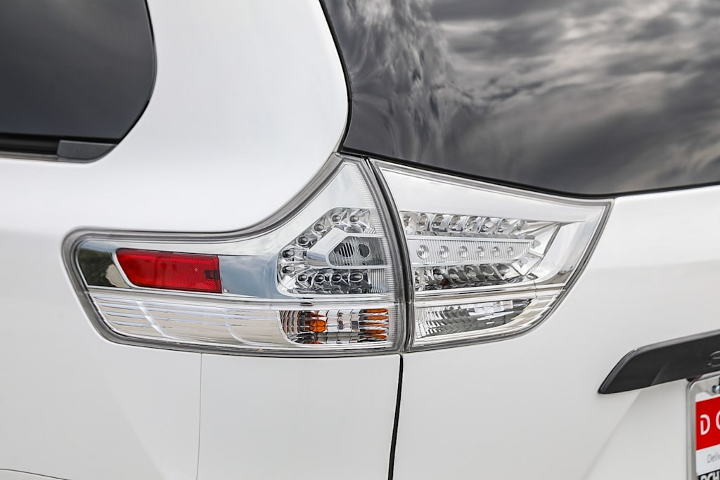 Thumbnail: 2020 Toyota Sienna - 20