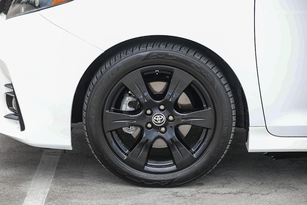Thumbnail: 2020 Toyota Sienna - 6