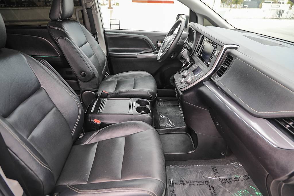 Thumbnail: 2020 Toyota Sienna - 9