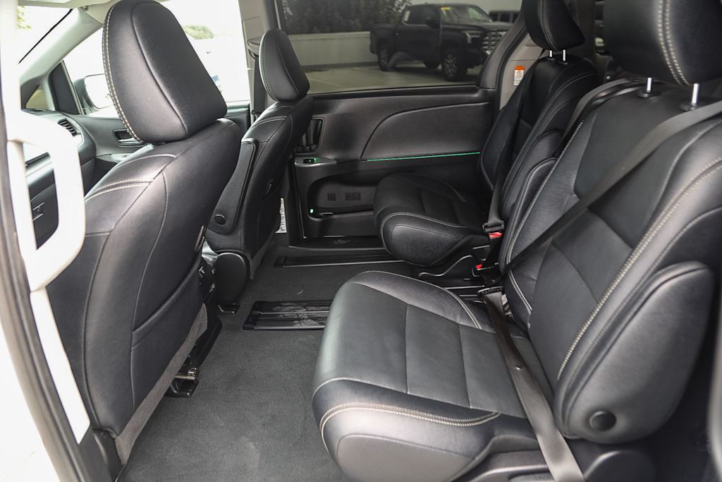Thumbnail: 2020 Toyota Sienna - 11