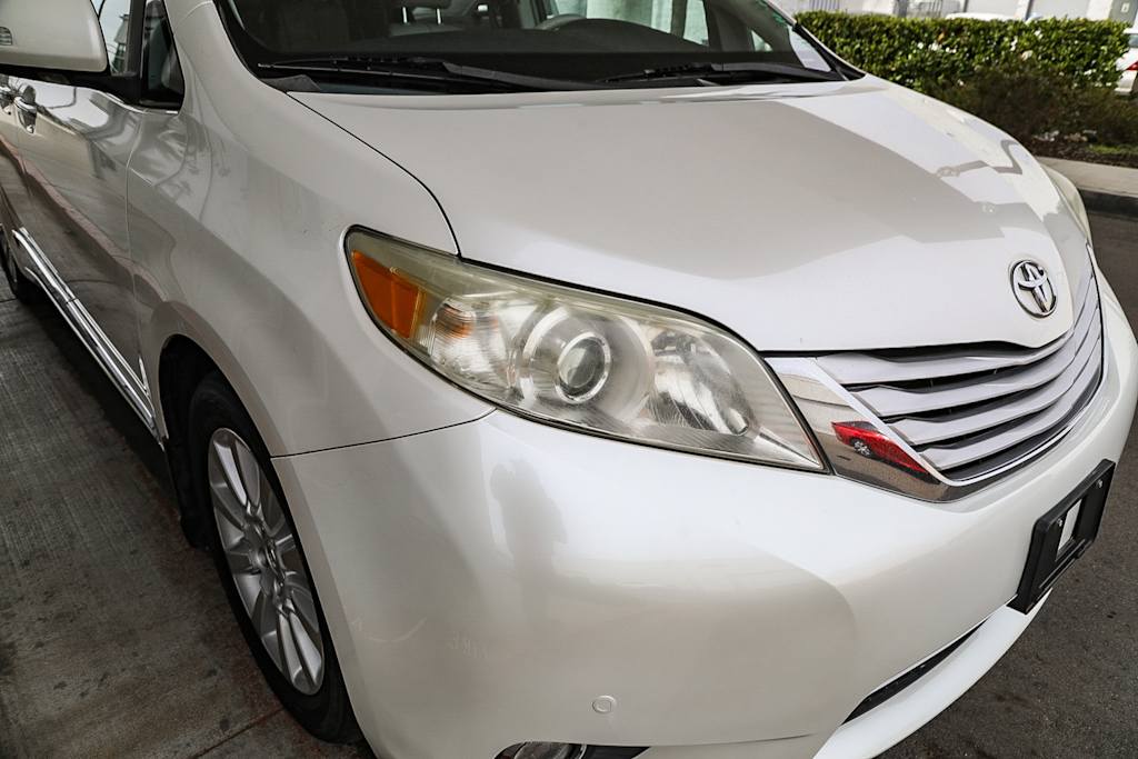 2013 Toyota Sienna Limited 16