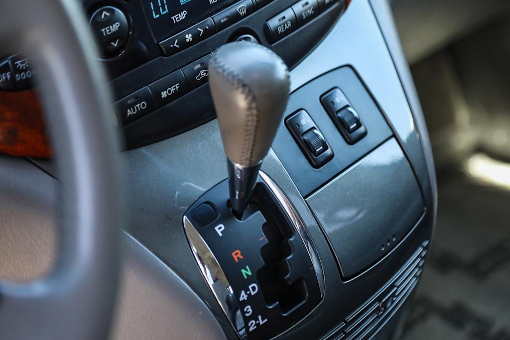 Thumbnail: 2010 Toyota Sienna - 14