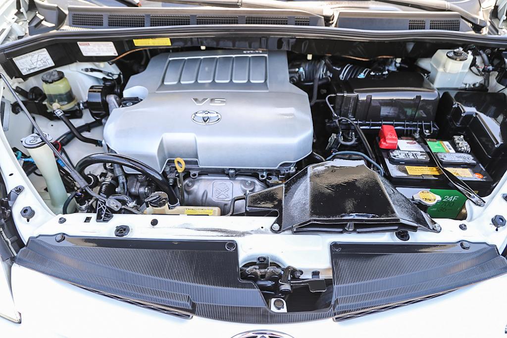 Thumbnail: 2010 Toyota Sienna - 7