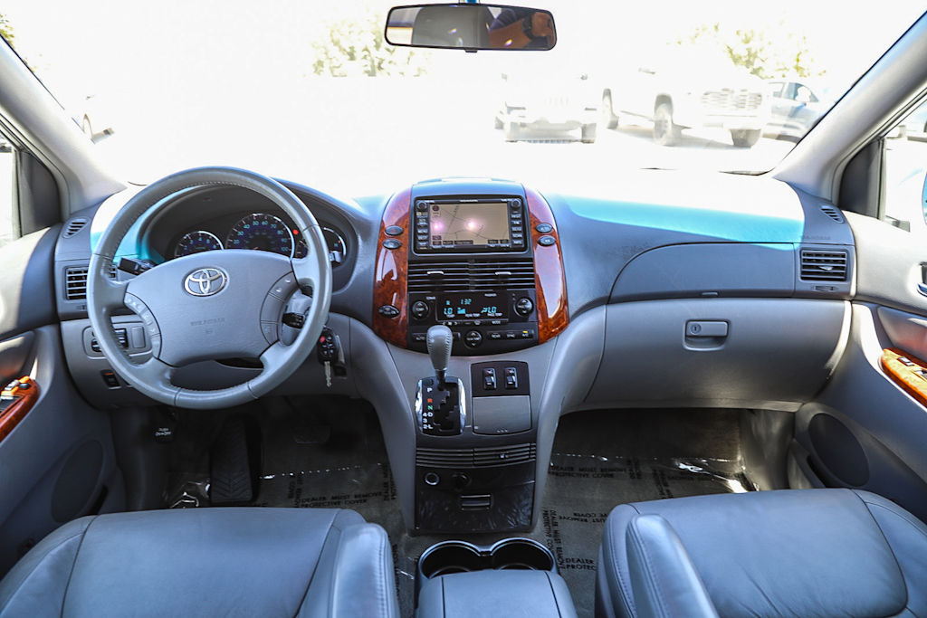 Thumbnail: 2010 Toyota Sienna - 2