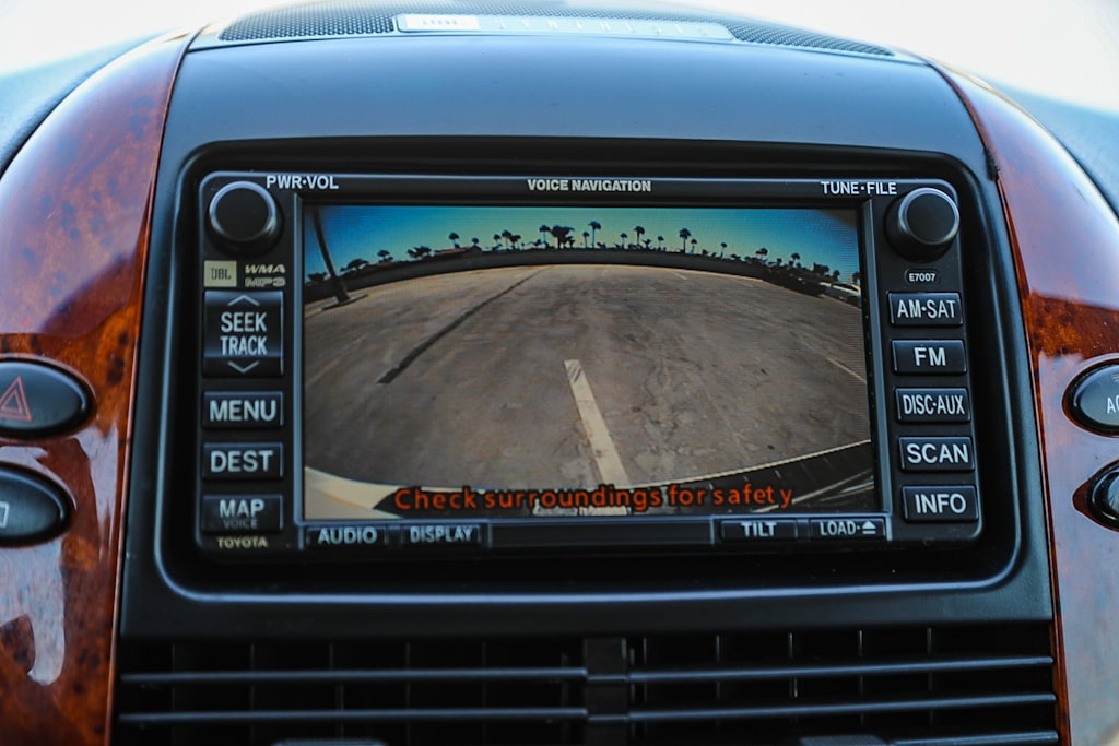 Thumbnail: 2010 Toyota Sienna - 25