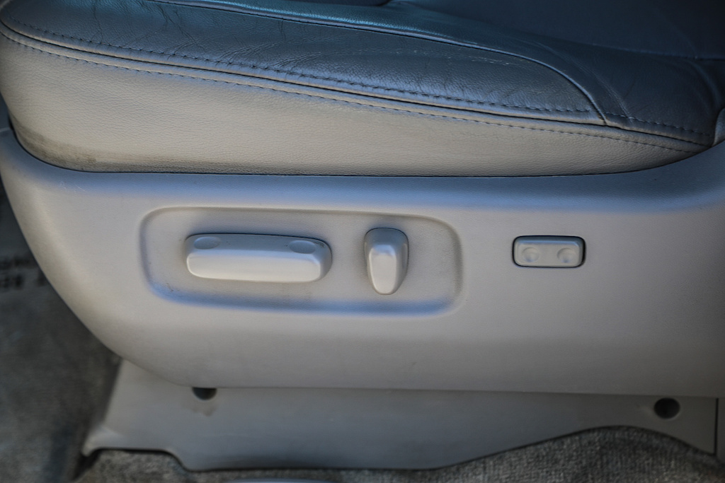 Thumbnail: 2010 Toyota Sienna - 23