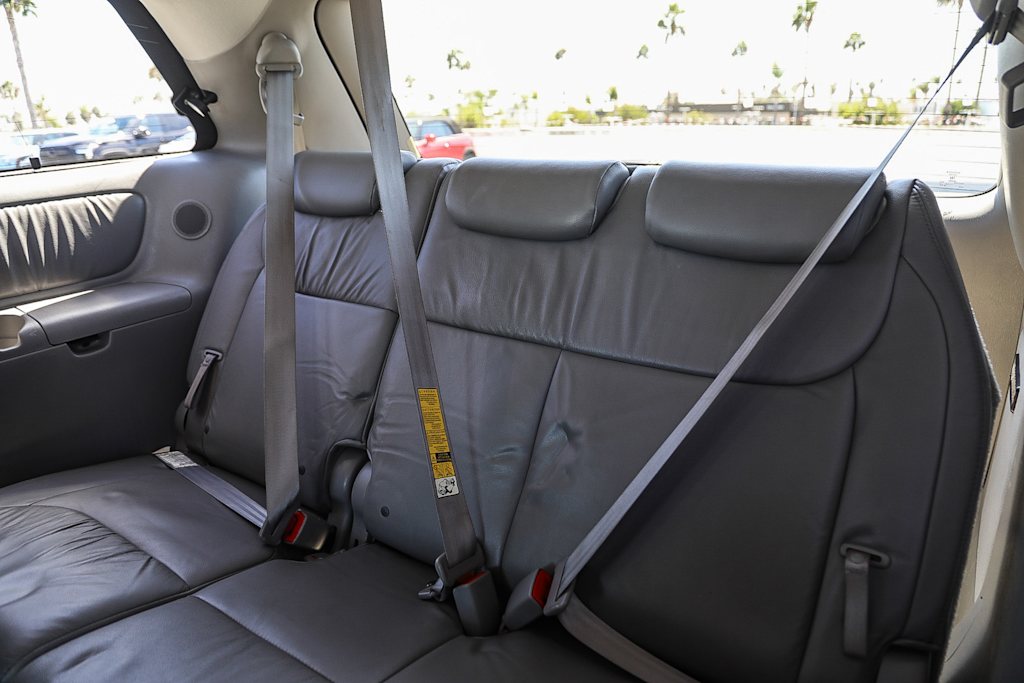 Thumbnail: 2010 Toyota Sienna - 22