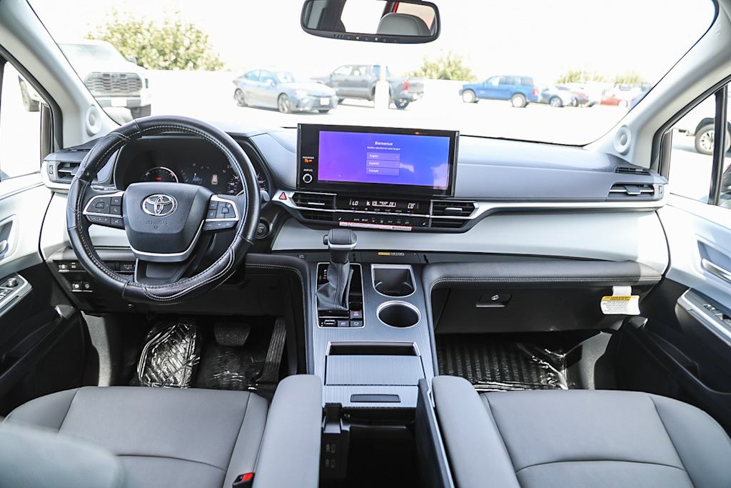 Thumbnail: 2026 Toyota Sienna - 2