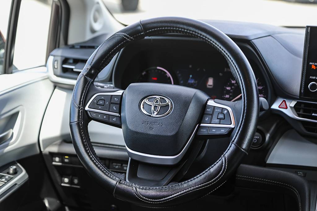 Thumbnail: 2026 Toyota Sienna - 12