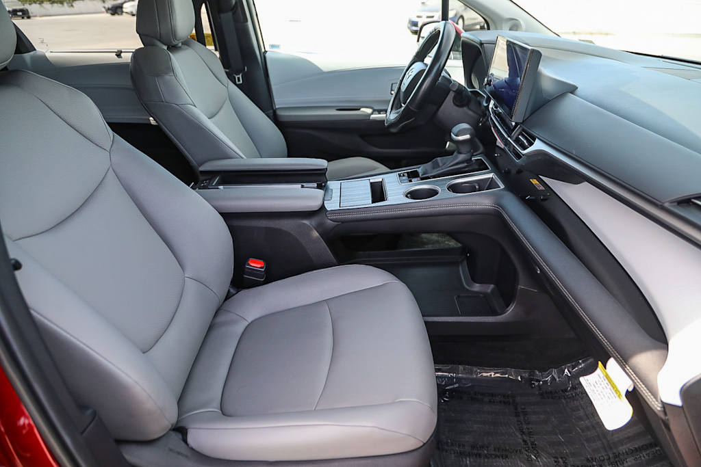 Thumbnail: 2026 Toyota Sienna - 9