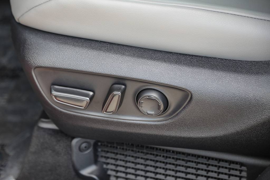 Thumbnail: 2026 Toyota Sienna - 23